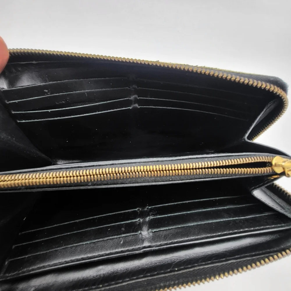 LOUis Vuitton Suhali Leather Zippy Long Wallet..Authentic..
